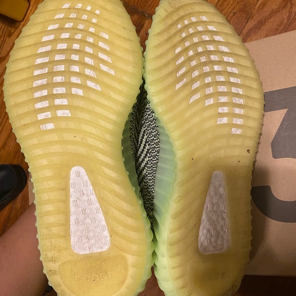Yeezy Boost 350 v2 - Picture 6 of 8